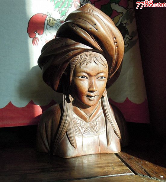 文革时期木雕少数民族美女头像摆件