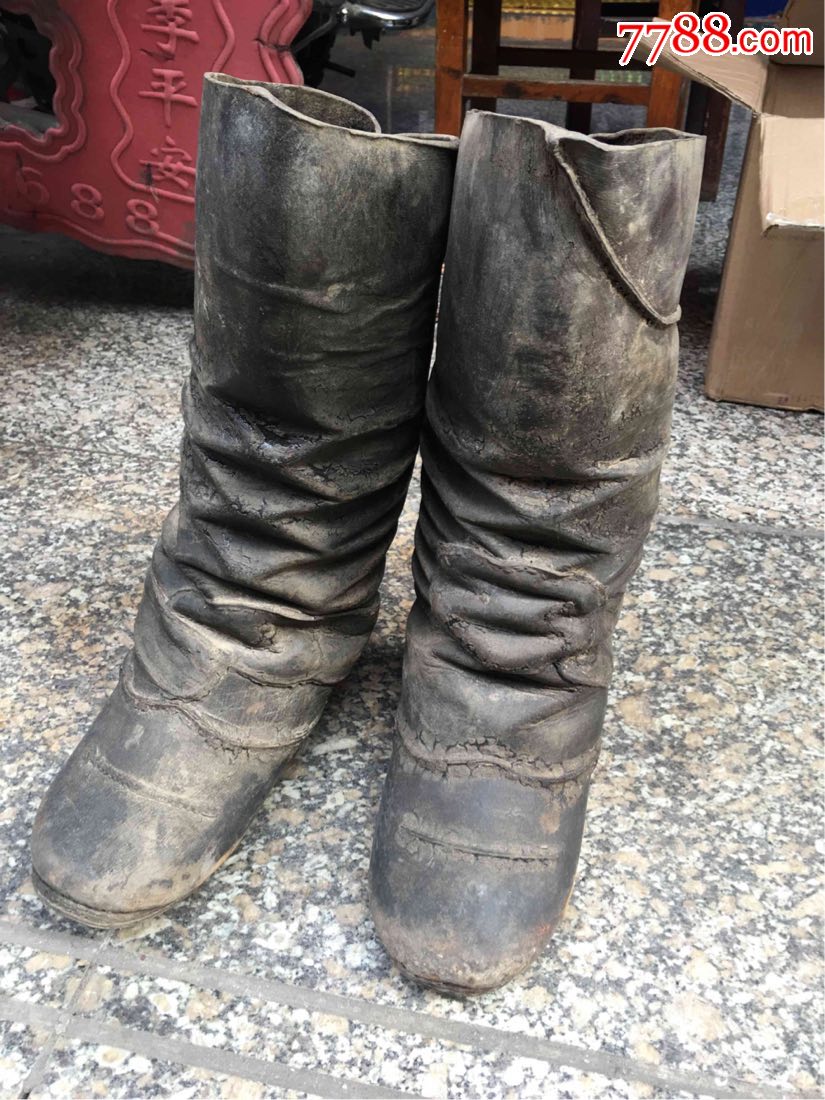 少见的牛皮马靴一双