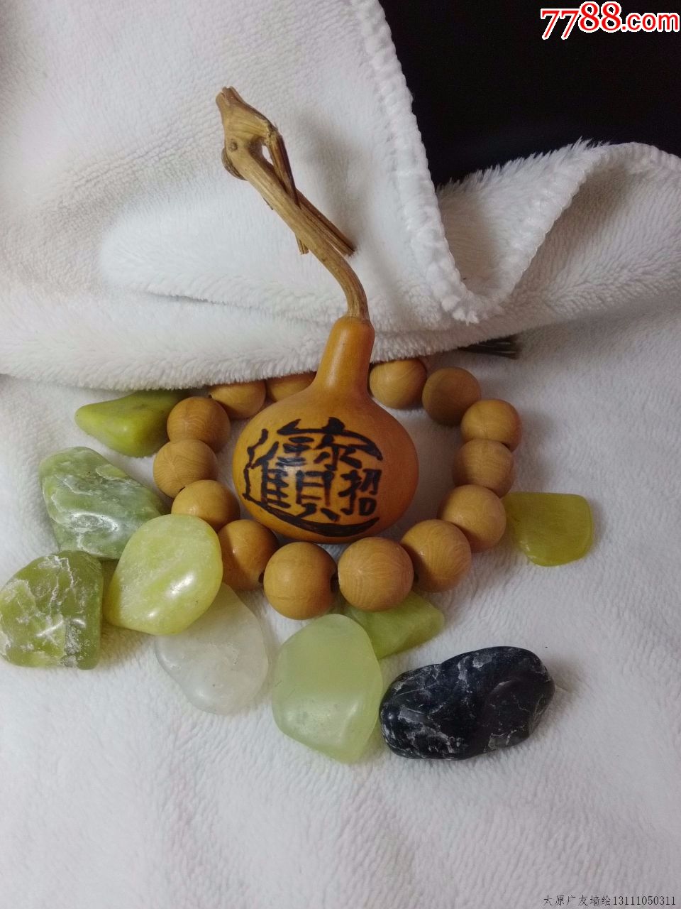 蜜蜡珠宝：岁月的细语和时光的艺术