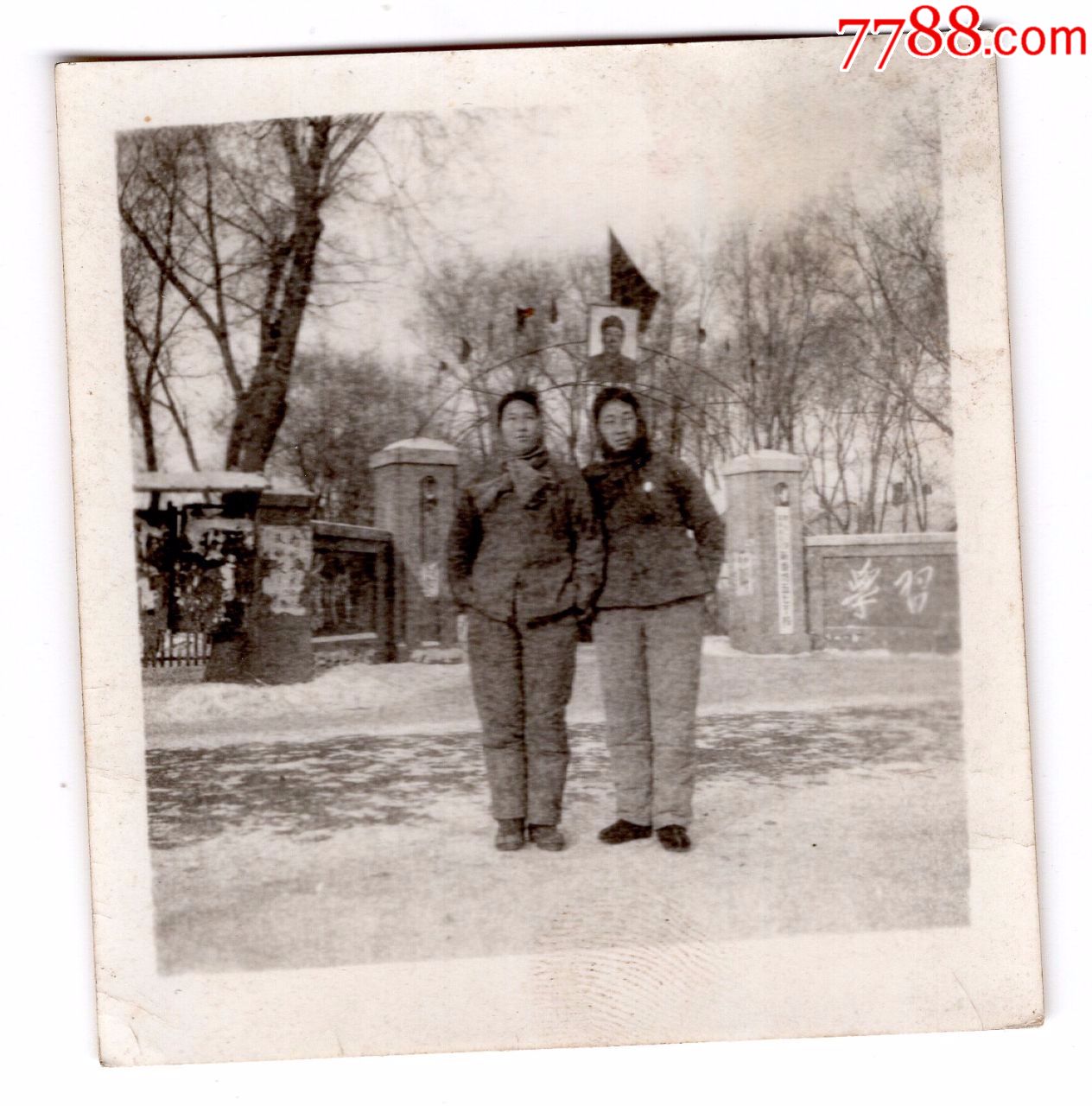70年代老照片1张(尺寸约6*6厘米)