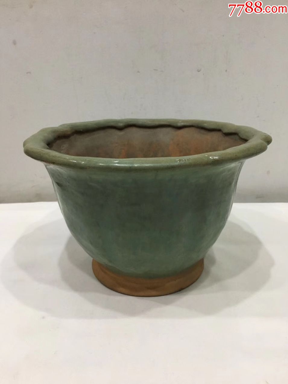 民国绿釉葵口花盆