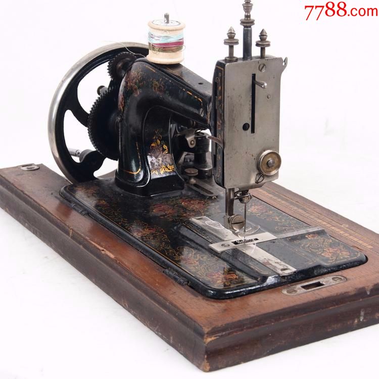20世纪早期西洋古董欧洲老式齿轮传动手摇缝纫机带箱配件全8品