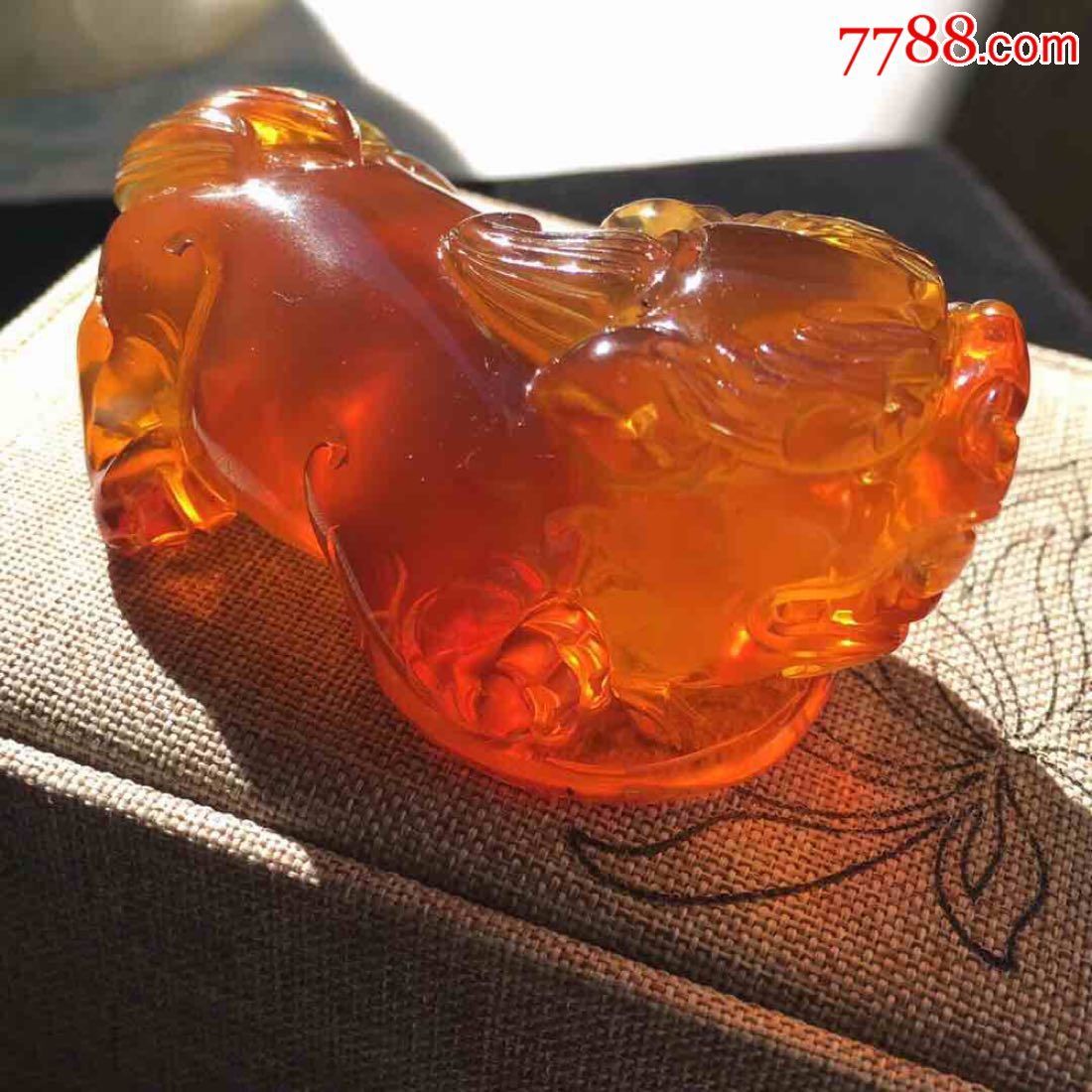 天然缅甸琥珀工艺品