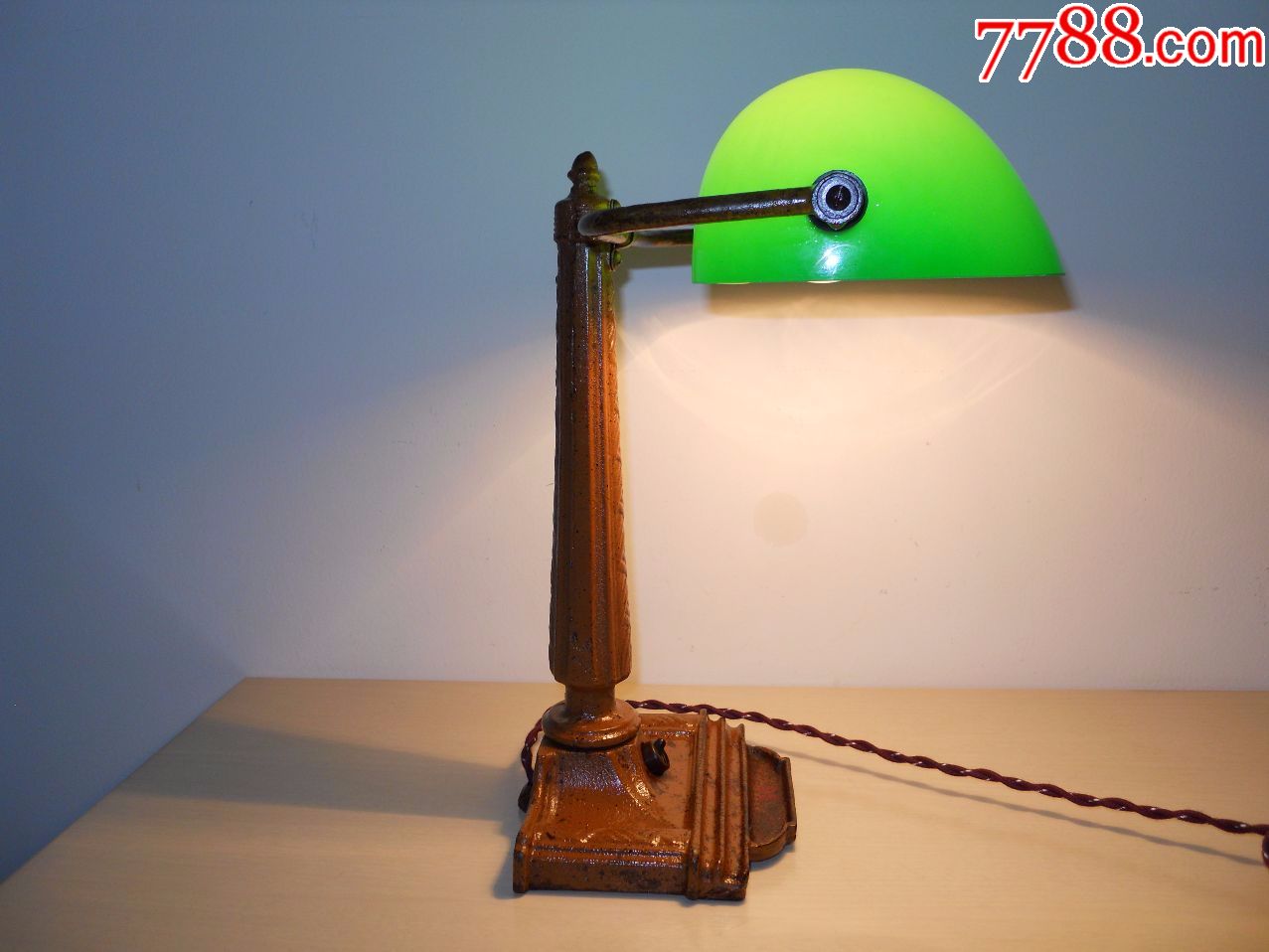 民国铸铁压花老台灯