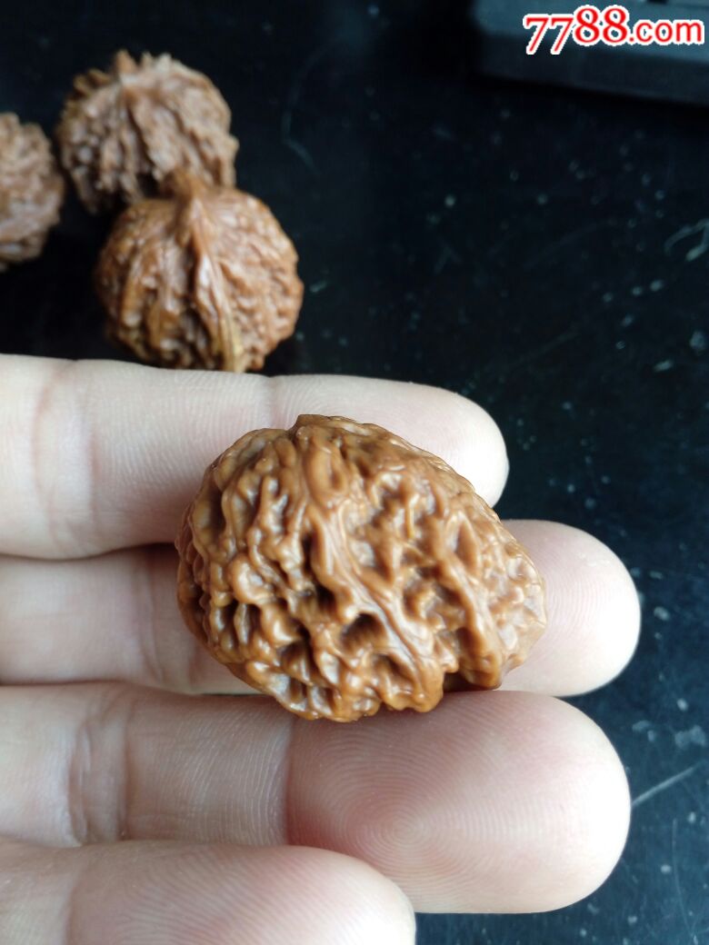 一道筋南疆石异形核桃