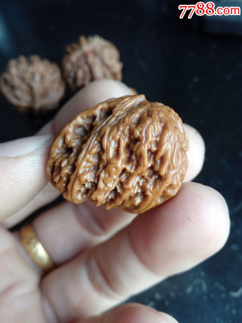 一道筋南疆石异形核桃