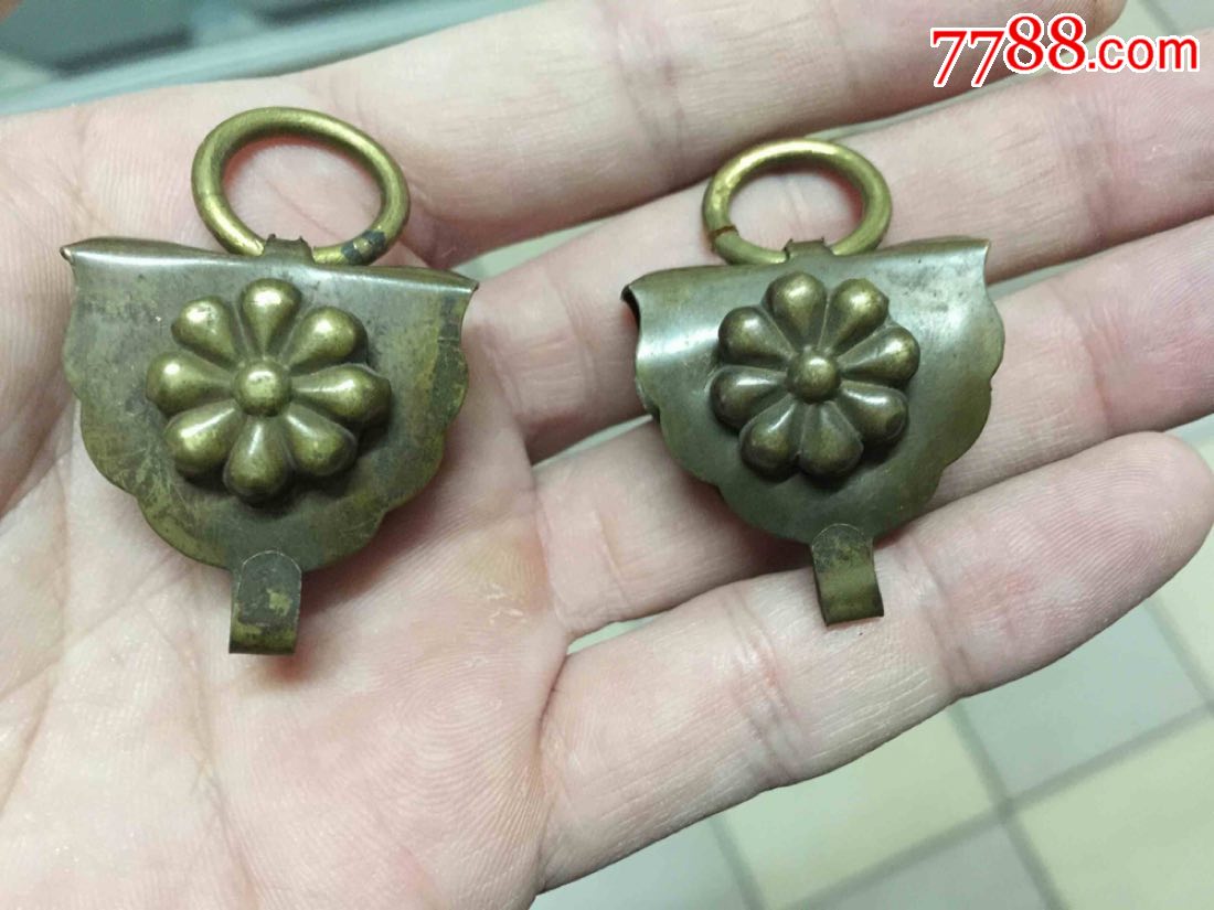 二占鬼子竹门帘上的铜挂钩