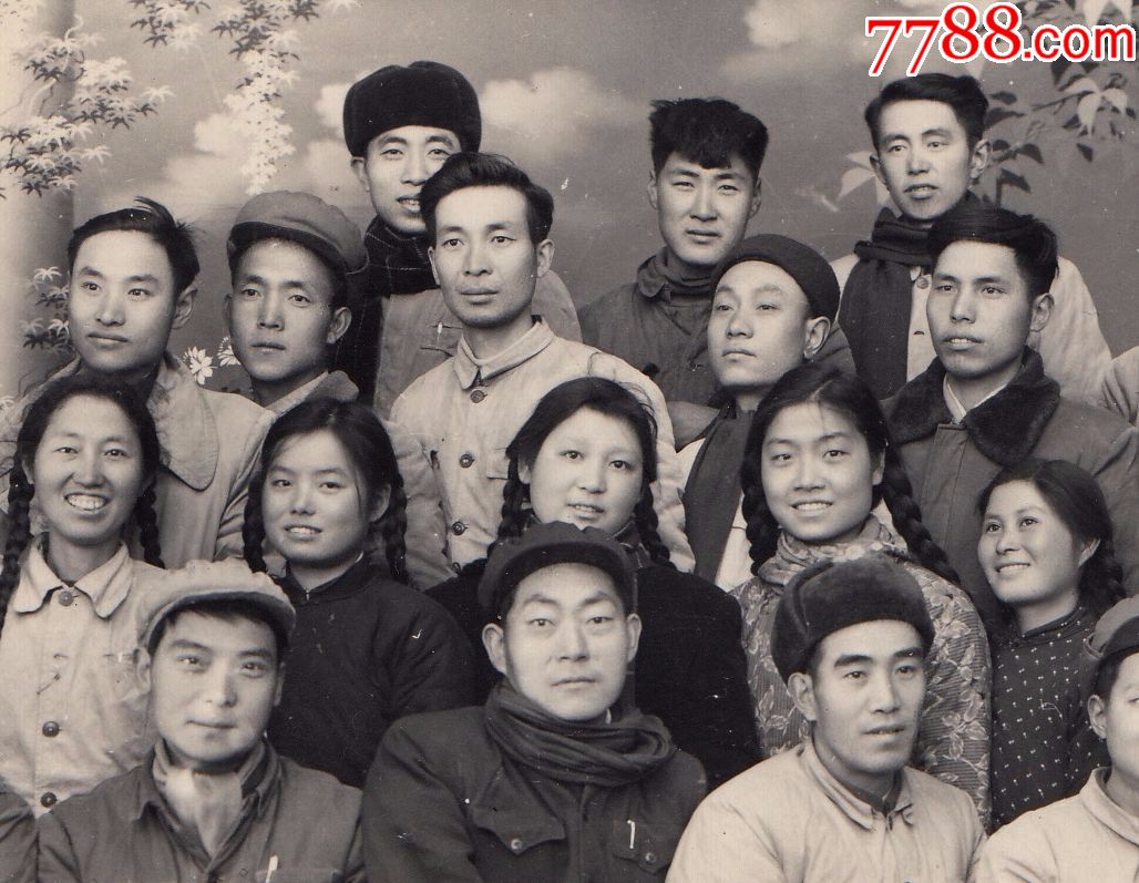 1961年,涼山州【下放幹部】勞動一年畢業留念,臉上都是即將離開艱苦