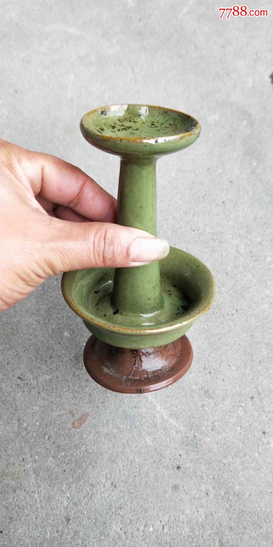 漂亮的绿釉灯盏