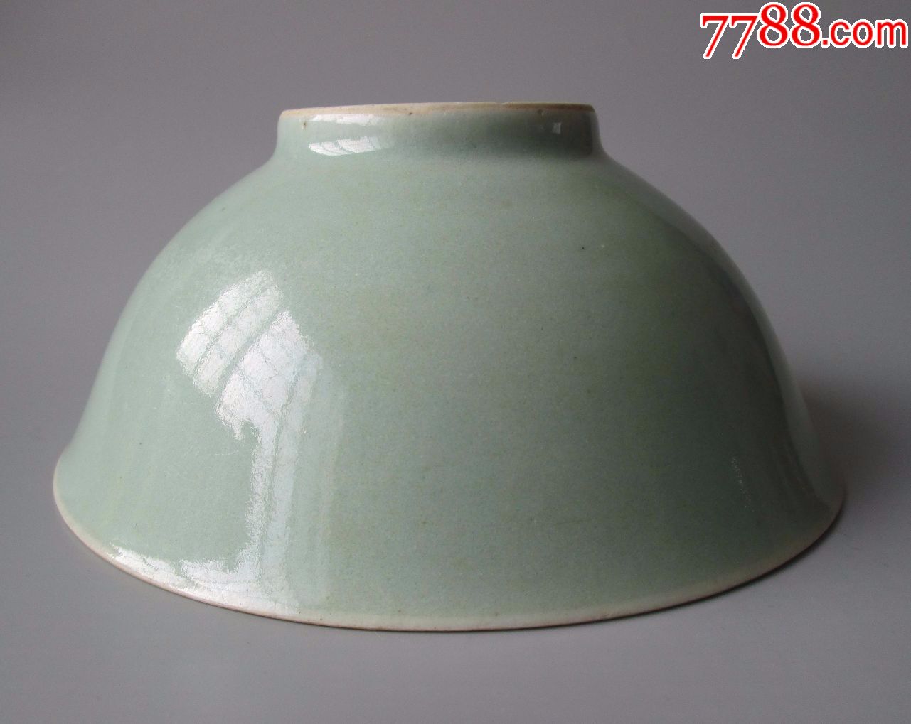 清代清中期道光豆青釉碗大清道光年制本朝款