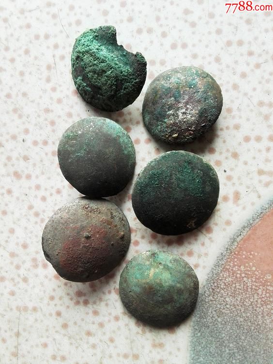 六个汉代青铜泡钉