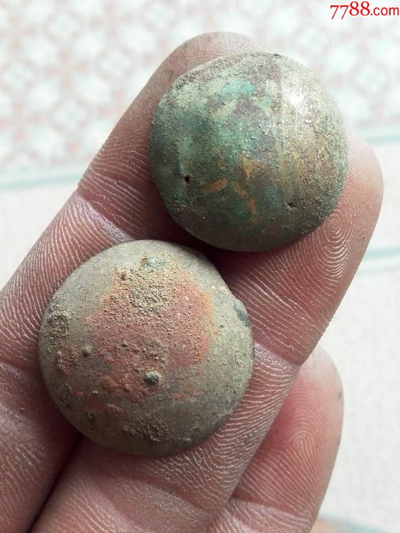 六个汉代青铜泡钉