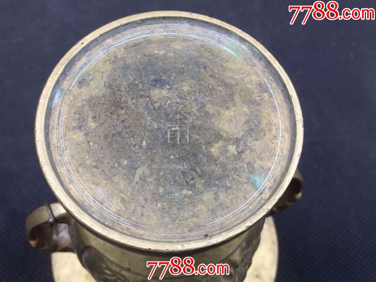 日本回流象耳衔环孔雀纹铜花觚