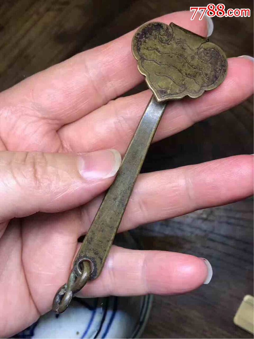 精致漂亮之清代铜袈裟扣