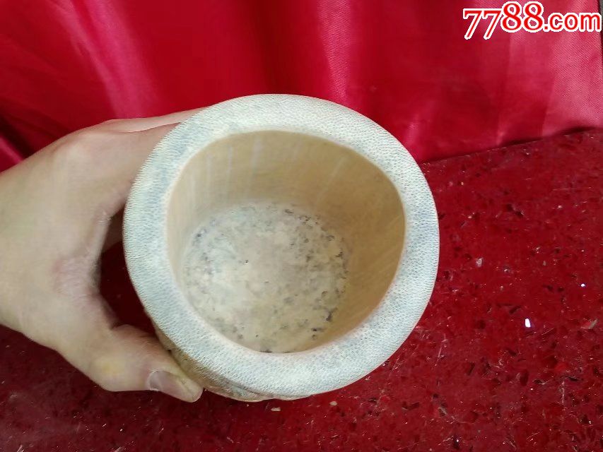 保证是纯手工雕刻竹雕弥勒佛拿金宝笔筒,人物佛像,带雕刻者落款