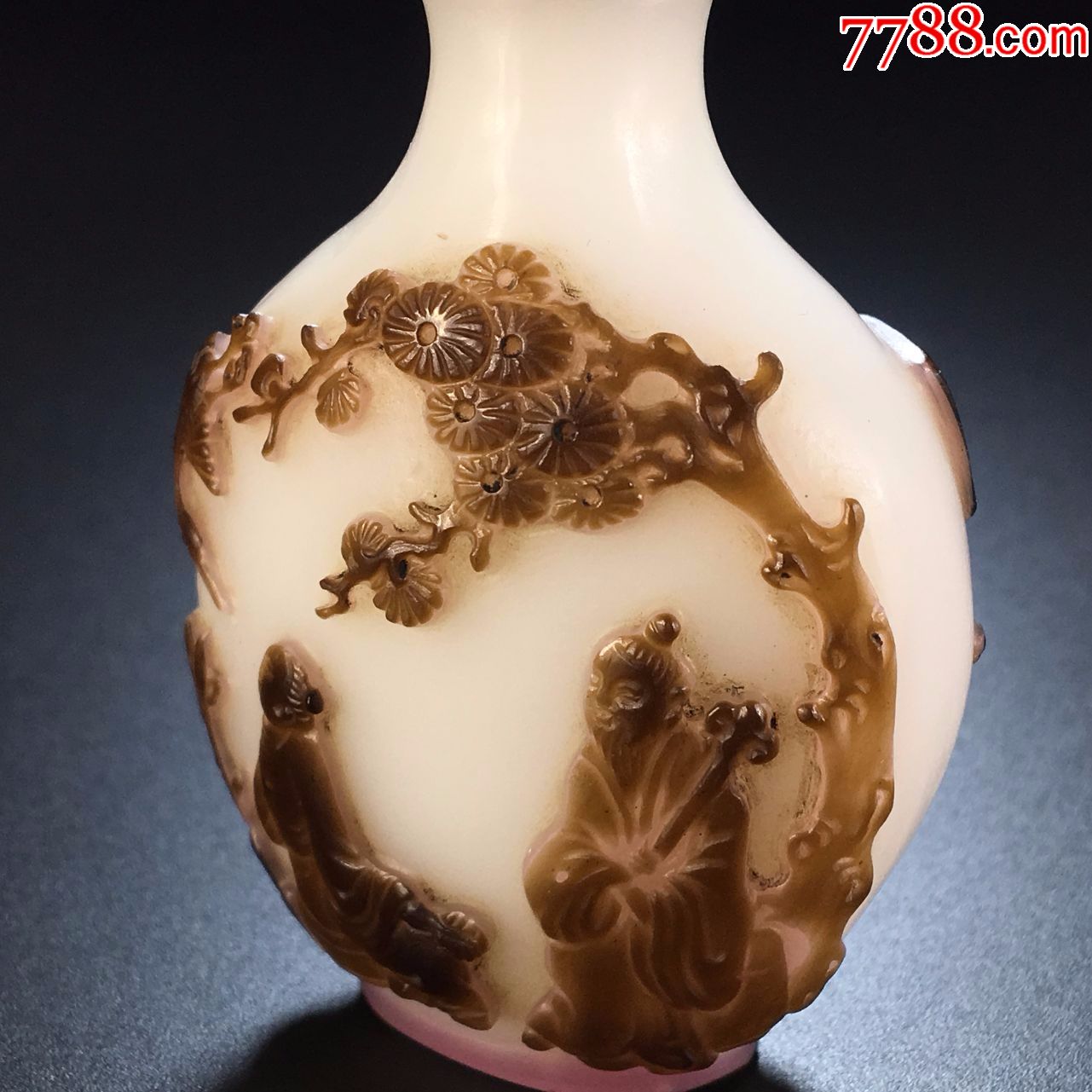 料器双面巧雕人物故事图鼻烟壶