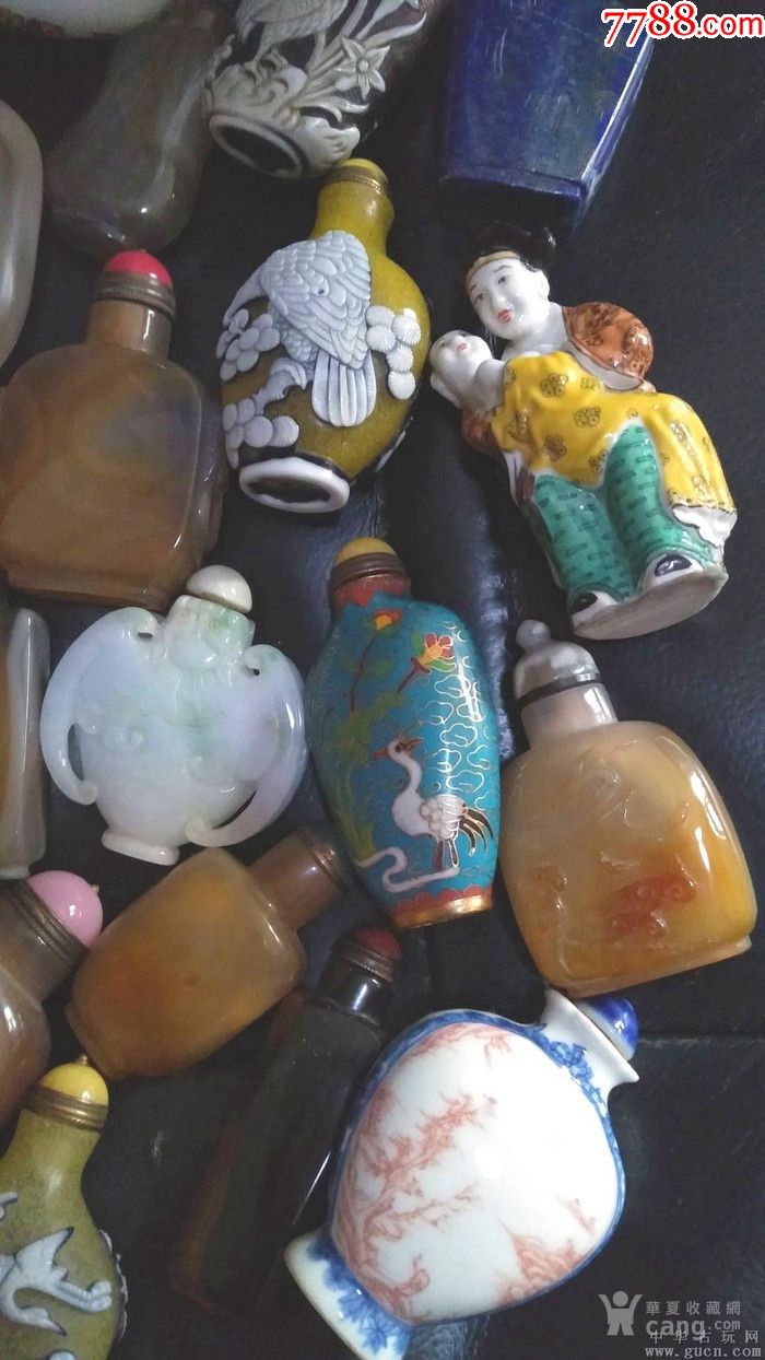 一组鼻烟壶