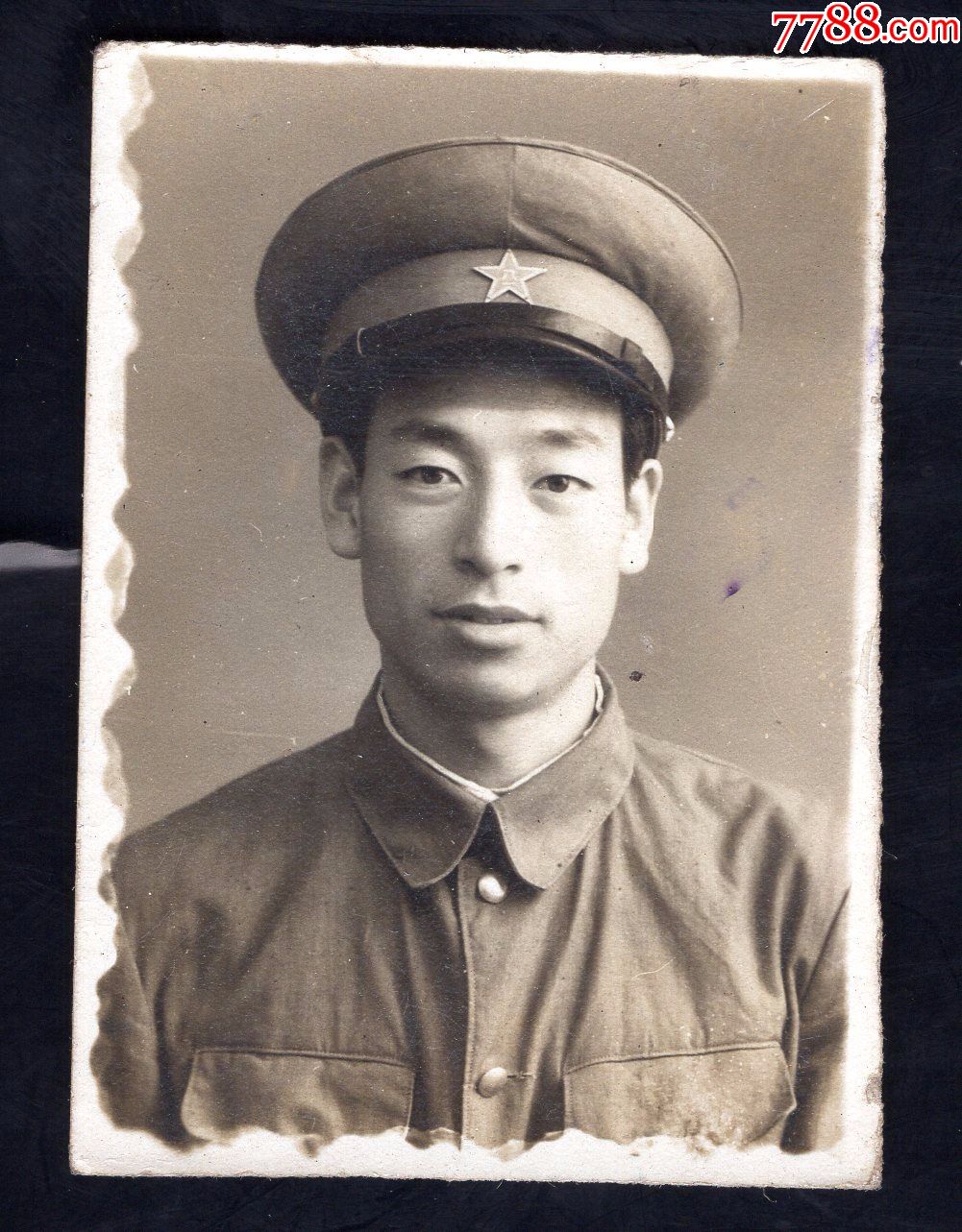 5.60年代军人老照片1张(尺寸约3.5*5厘米)