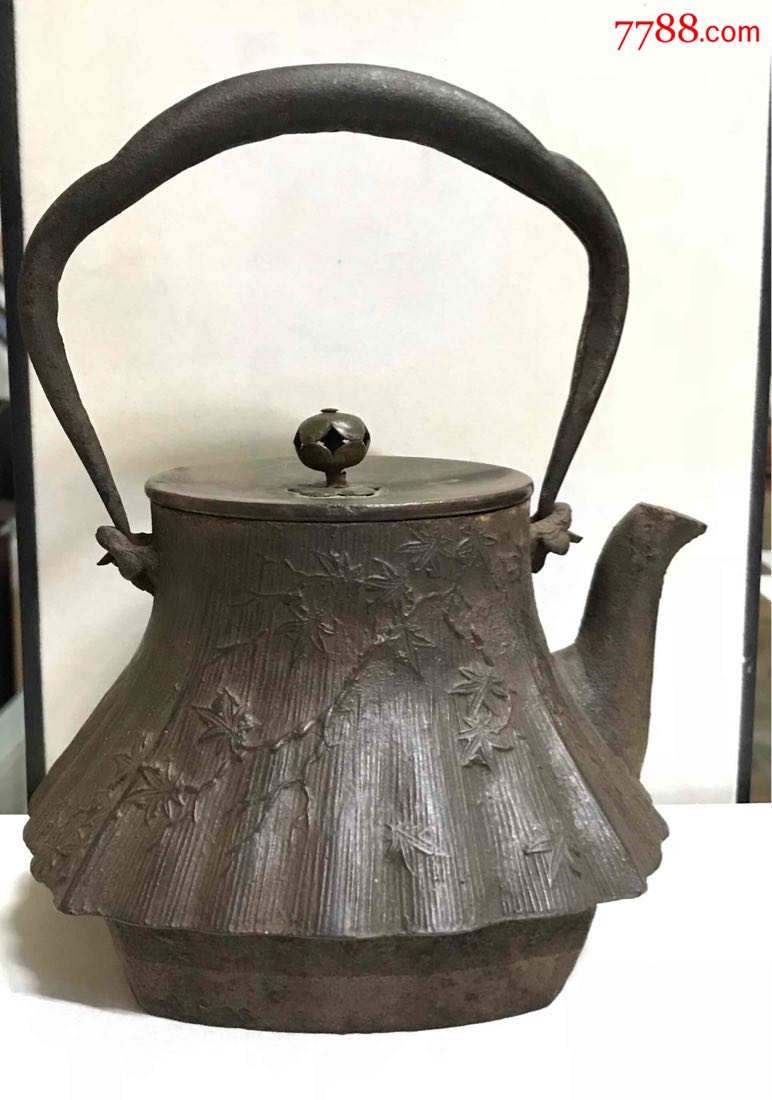 日本名家龙文堂铁壶