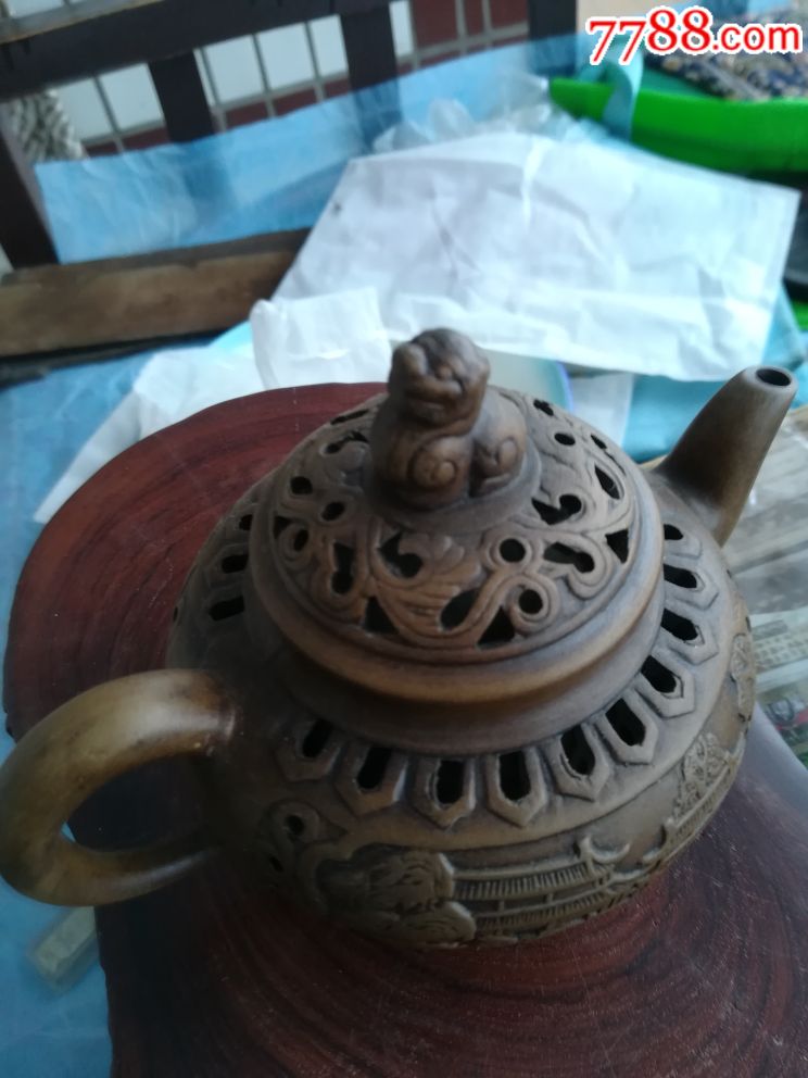 大周浮雕黄泥楼阁镂空紫砂壶