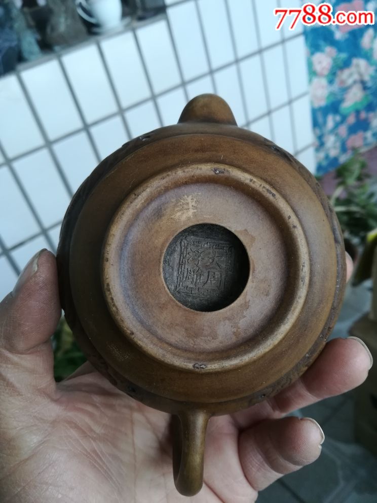 大周浮雕黄泥楼阁镂空紫砂壶