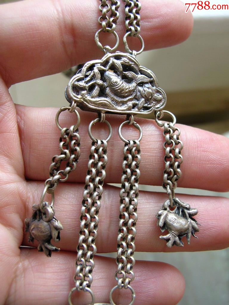 漂亮银压襟一条