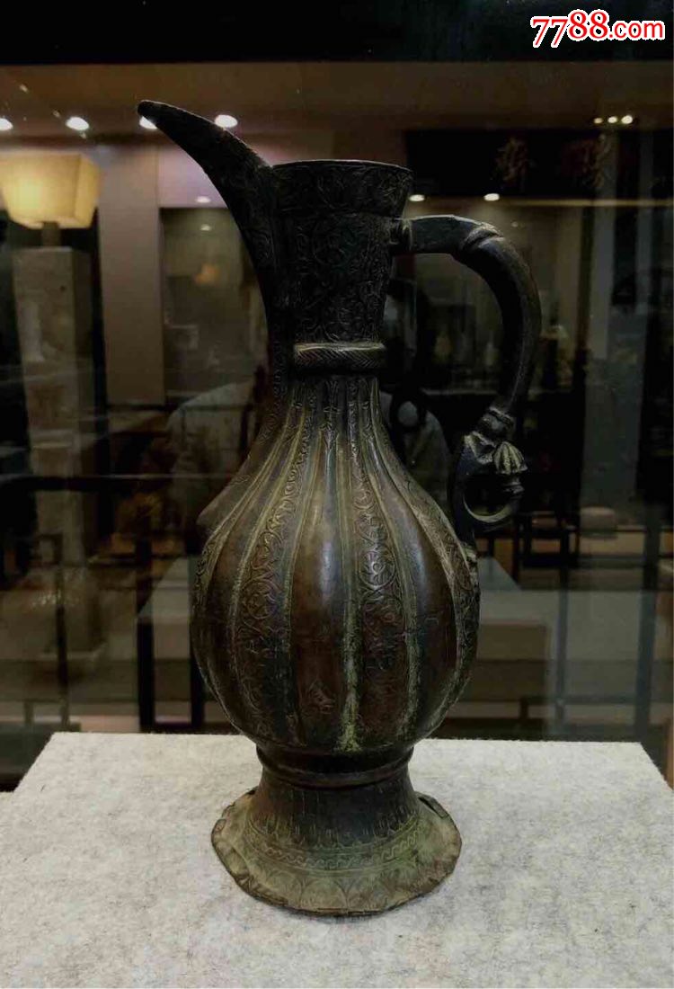 明代铜执壶造型大气工艺精湛高约28厘米