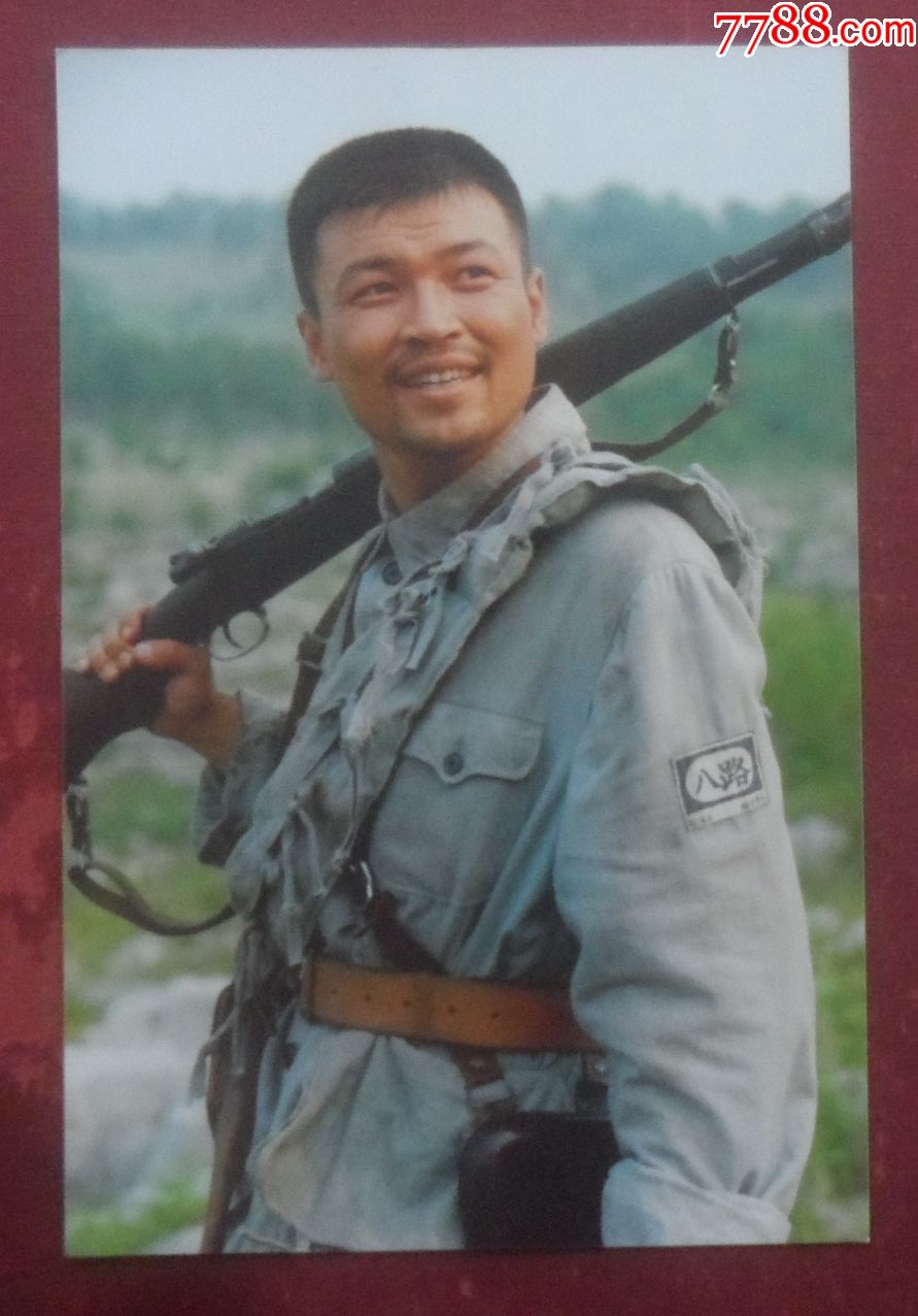 演员卢海华抗日剧定妆照