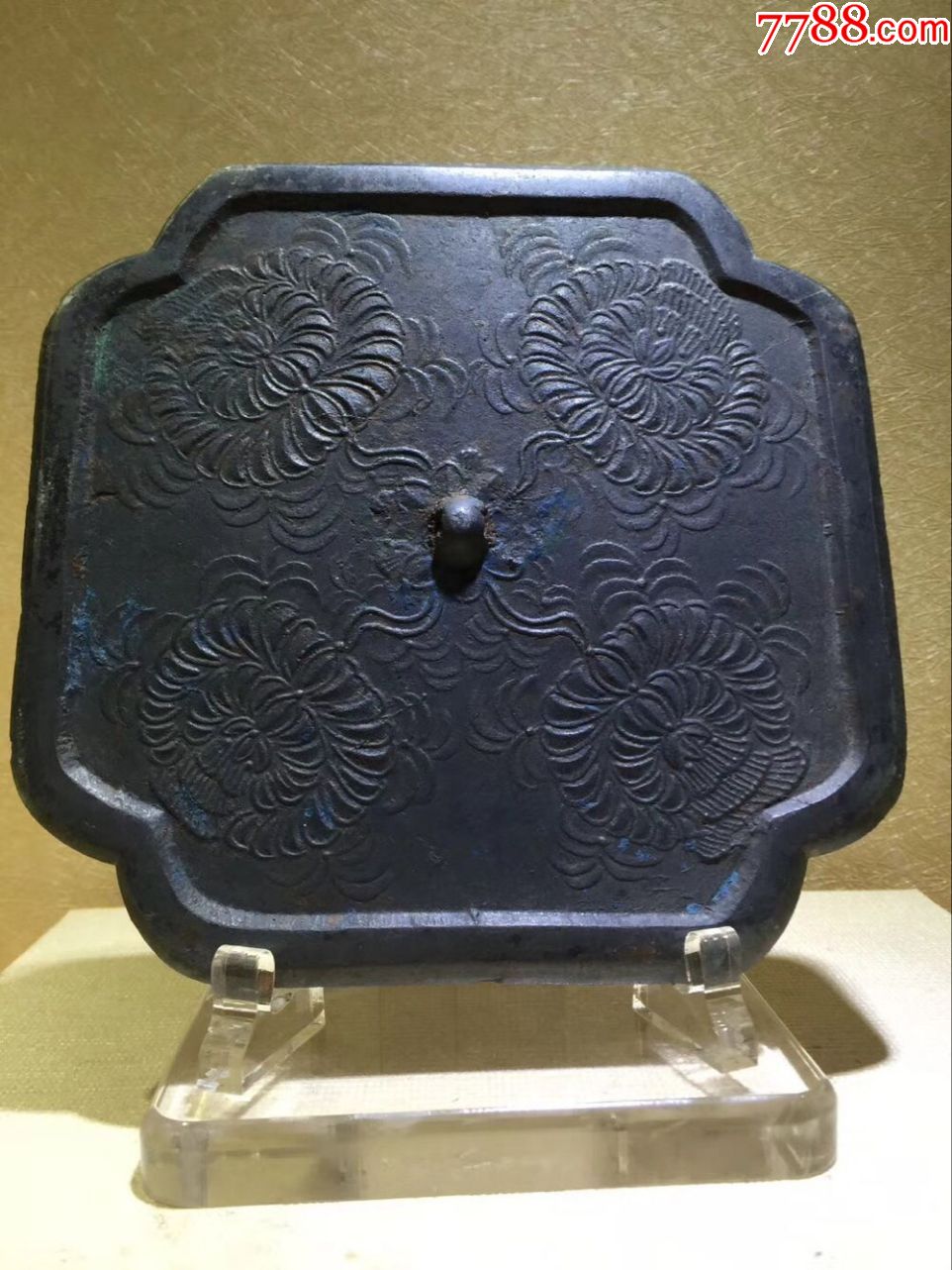 宋代亚字形花草铜镜