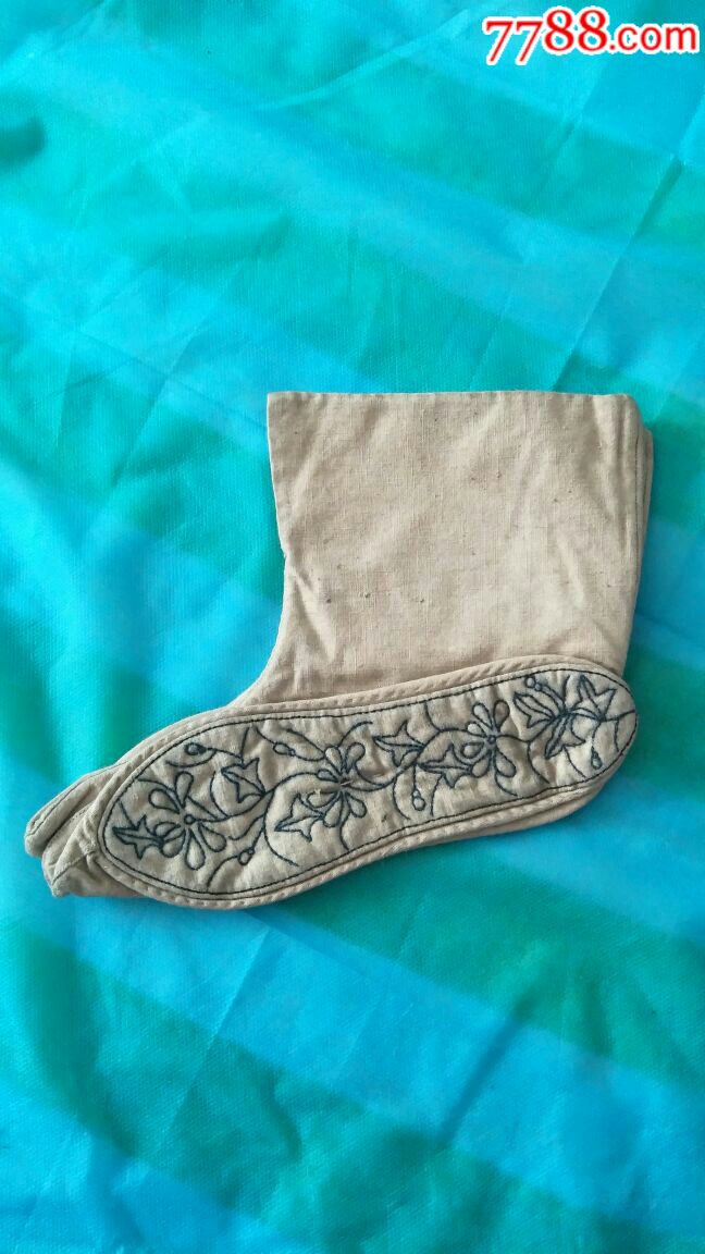老式小脚布袜子(袜子垫缝制花纹秀巧端雅,顶端处尖尖,是历史文化的一