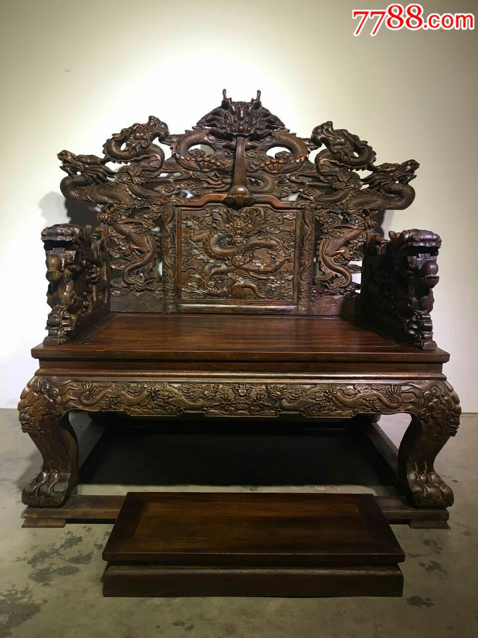 九龙宝座花梨木高浮雕刻高142长120厚80高浮雕刻做工大气适宜家
