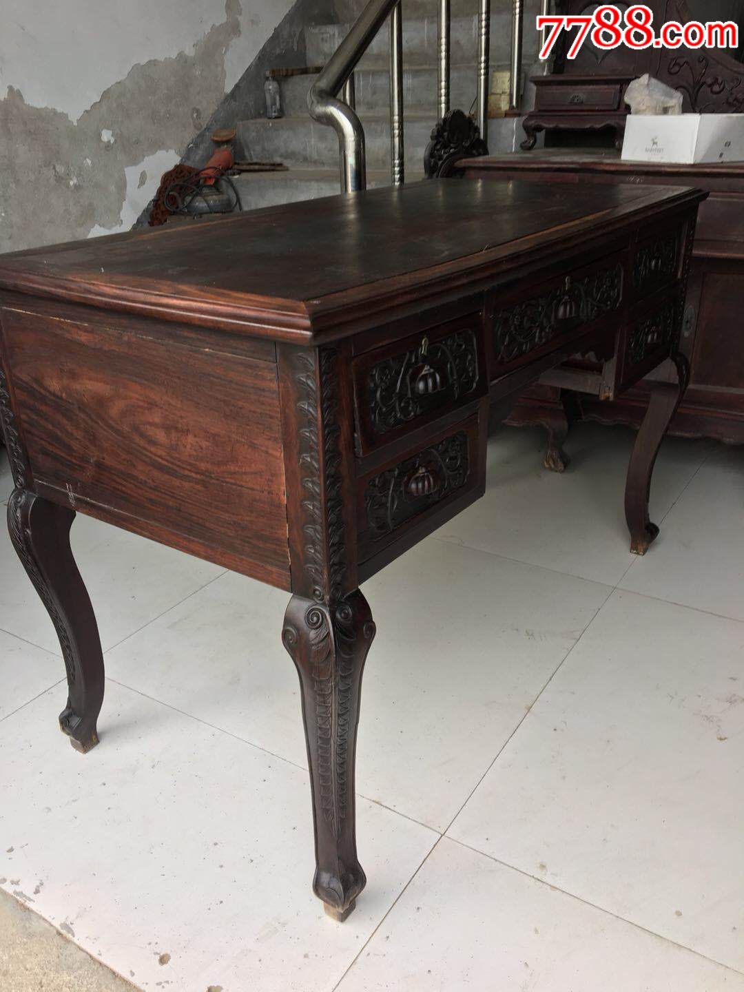 民国时期大资本家用的老红木欧式老虎腿五抽雕花帐桌一个做工精细包浆