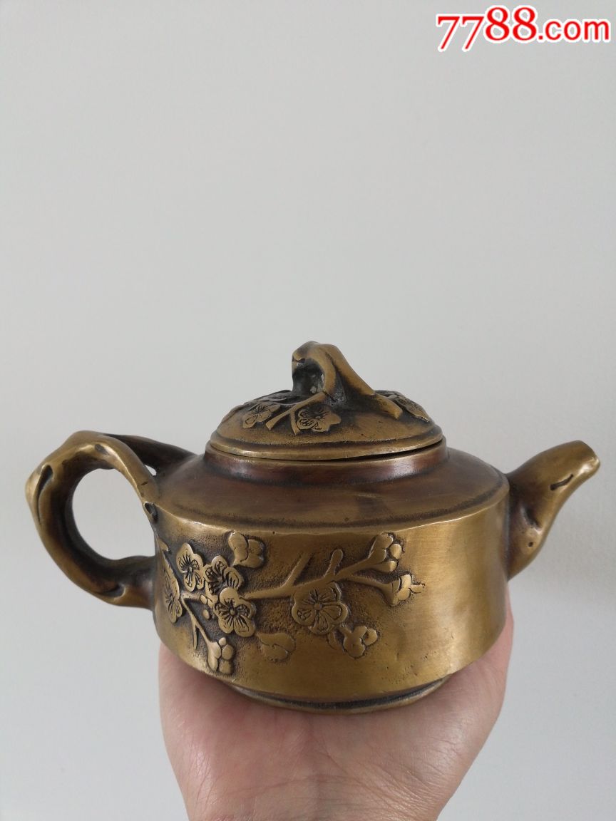 古玩杂项,现代工艺品古董铜器,茶壶摆件,梅花雕案浮雕工艺