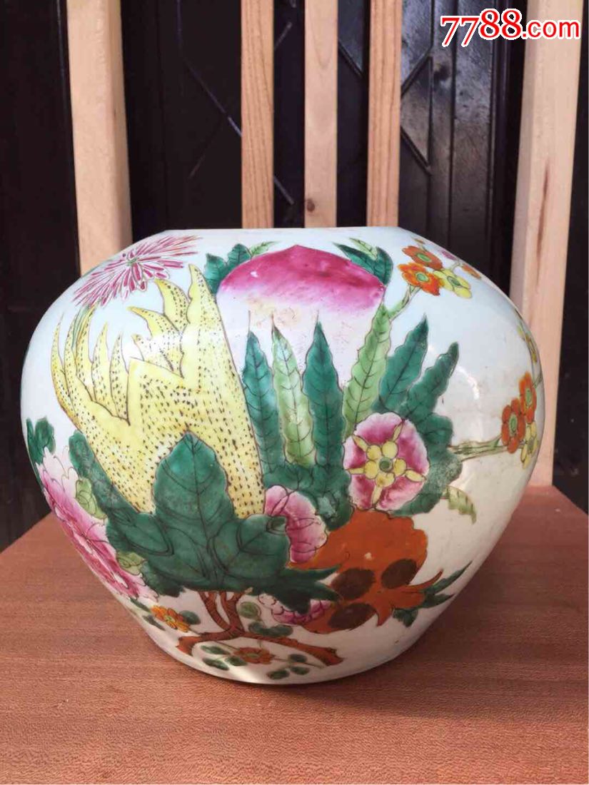 晚清民国时期粉彩花卉图案三多纹西瓜罐