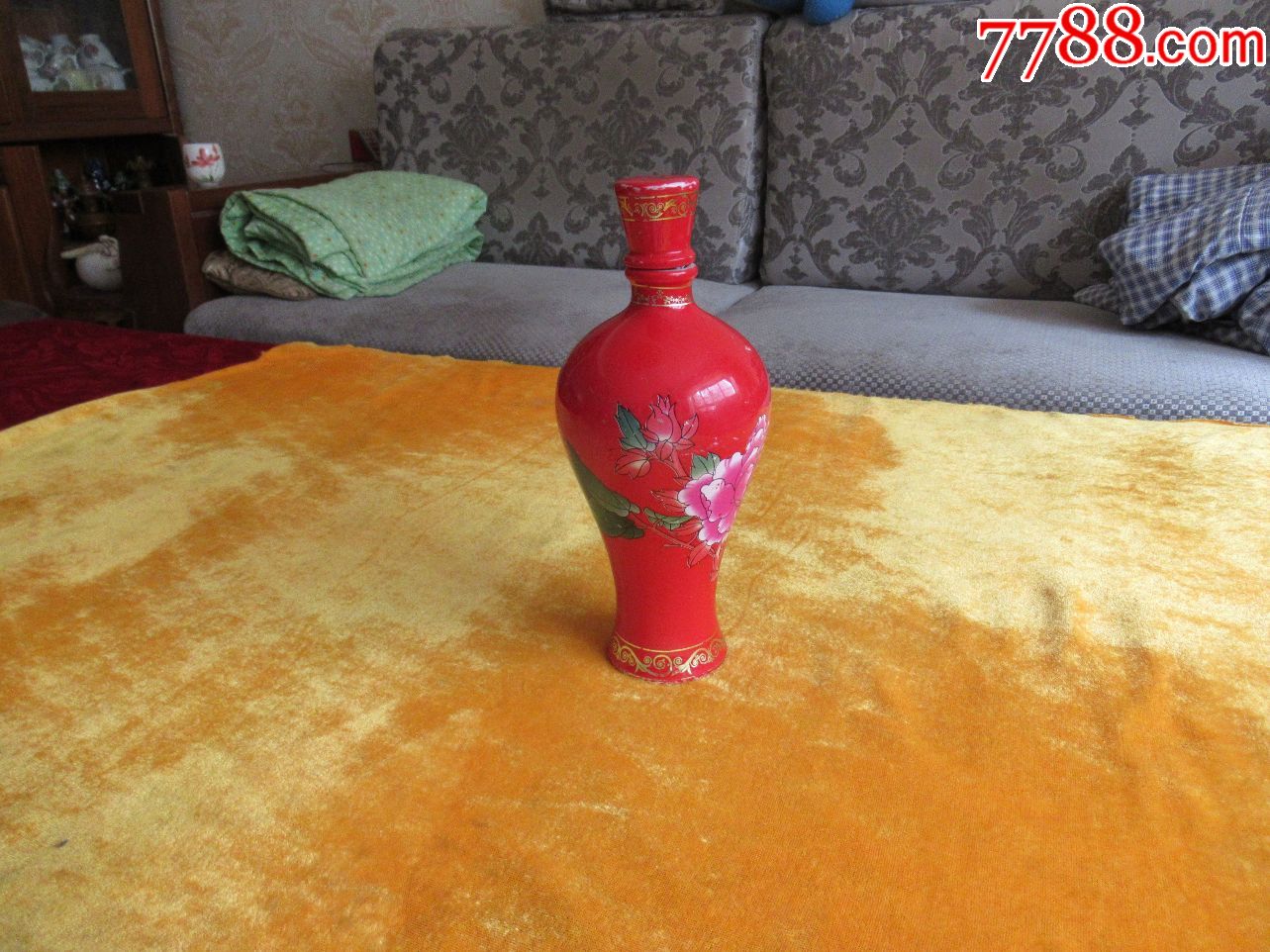 红釉瓷牡丹花图德胜酒一斤装酒瓶(凭有裂纹磨损和小磕以图为准)