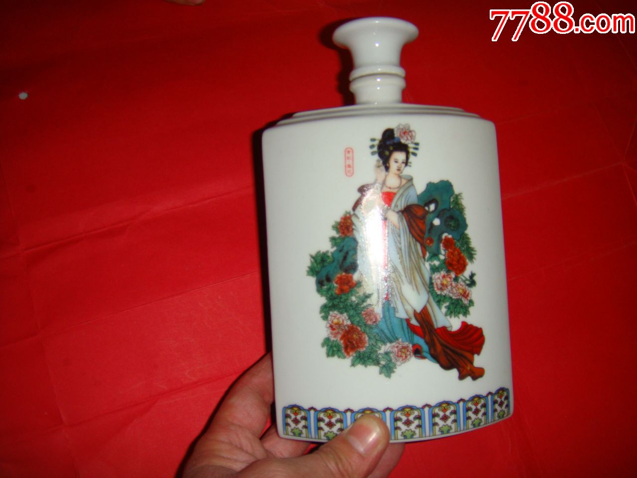 奇型酒瓶:杨贵妃图案(少见)造型精美,景德镇出品_酒瓶_曹州收藏苑