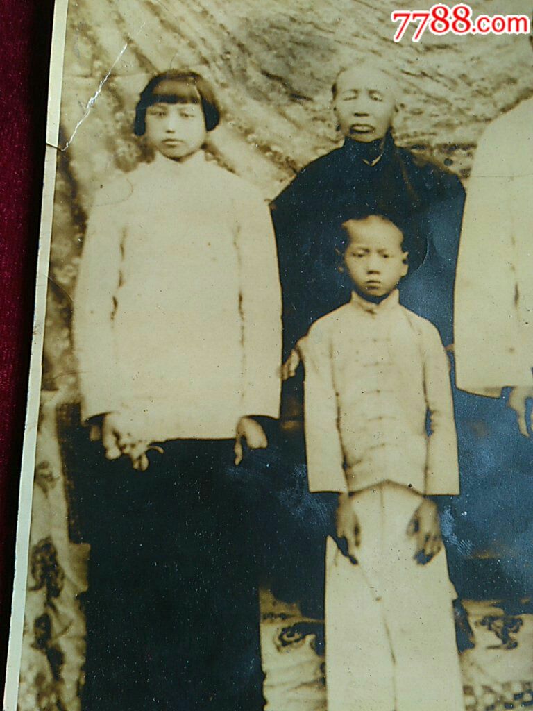 晚清民国大户人家全家福老照片一张,小脚老太太!