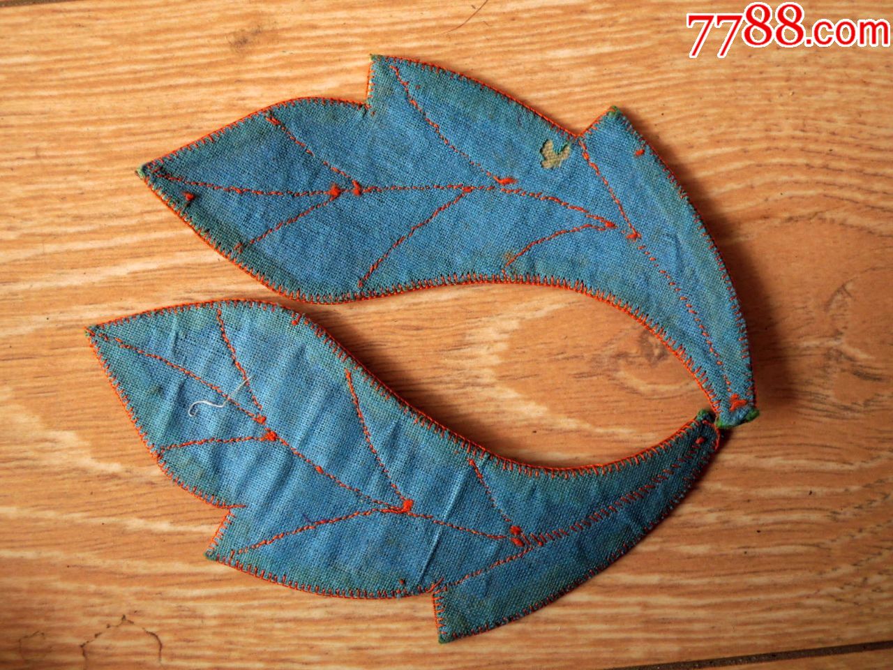 刺绣收藏180105-边疆早期手工绣包边绿缎面吉祥树叶绣片一对