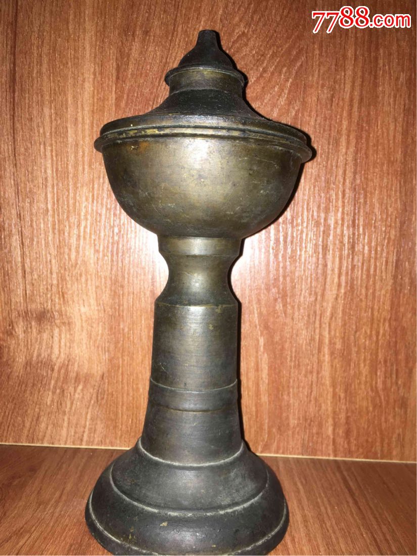 清铜油灯
