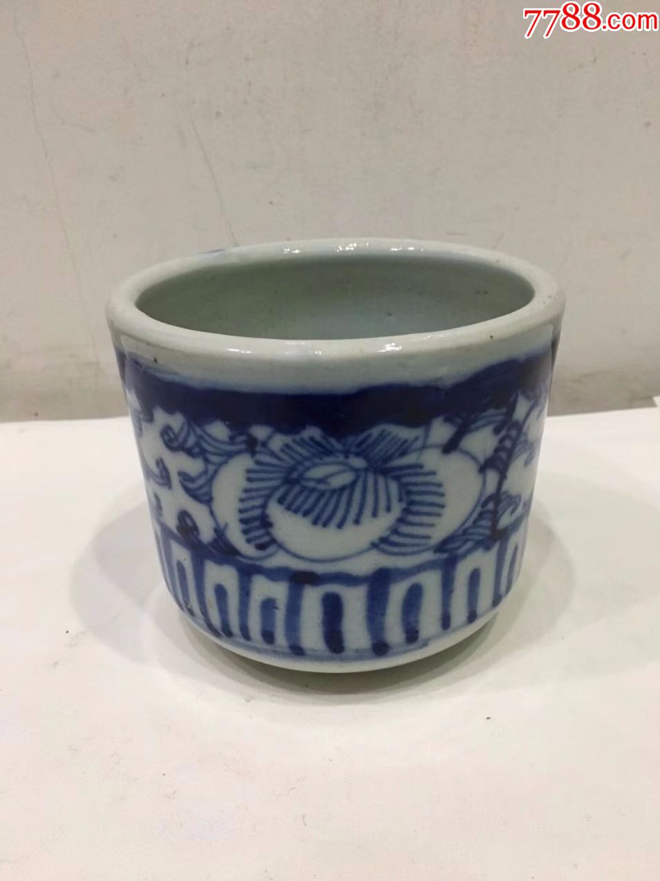 清代青花缠枝莲香炉