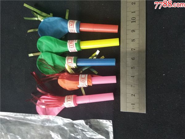 上世纪90年代气球笛一组5只近全新.