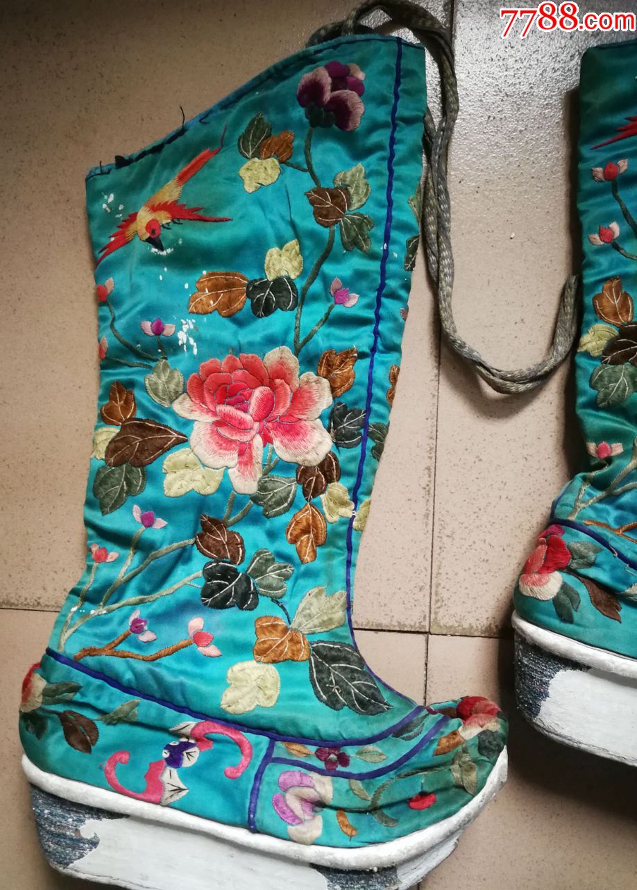 一双清/丝绸缎/绣花旗靴子/加一支男靴子.民俗收藏物品