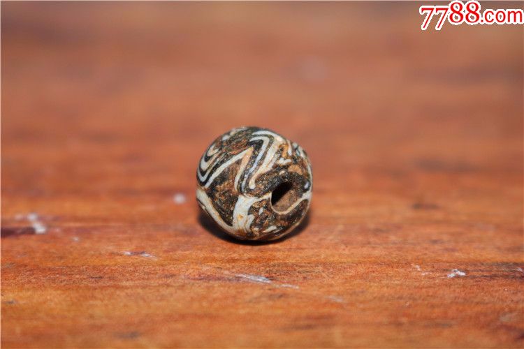 s12大年份古楼兰水波纹老琉璃珠一颗