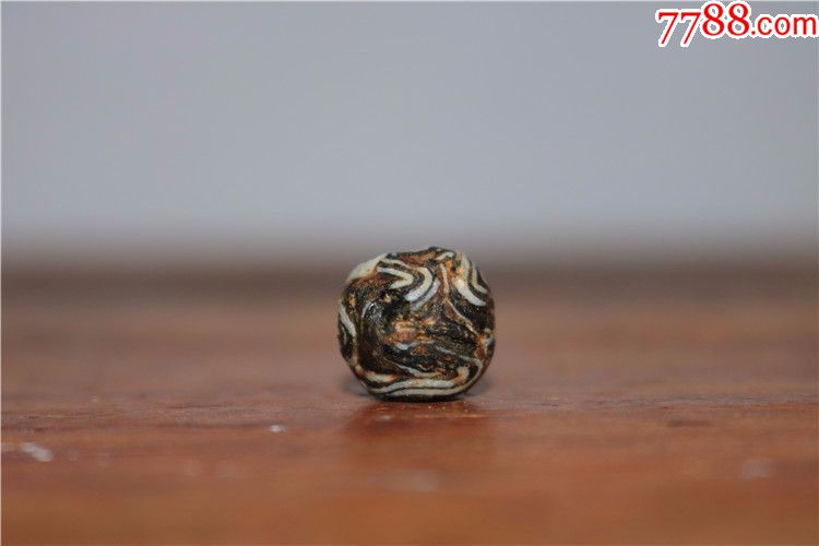 s12大年份古楼兰水波纹老琉璃珠一颗