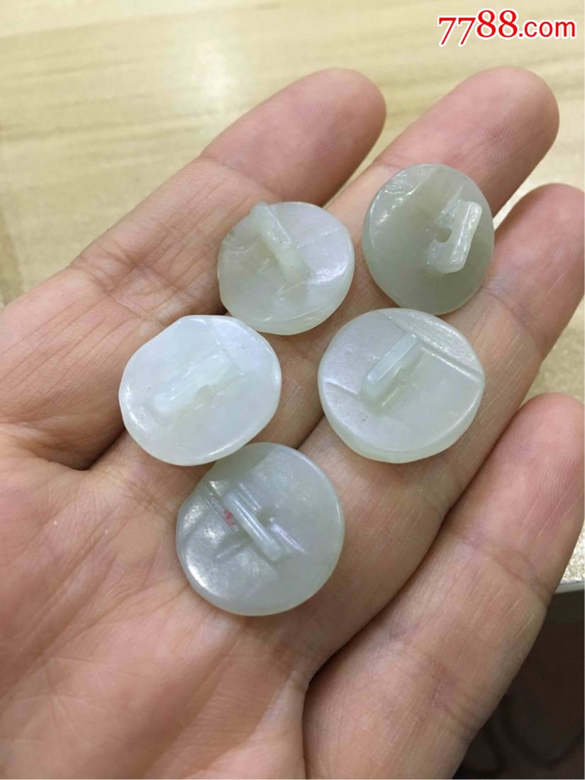 清代老和田玉纽扣