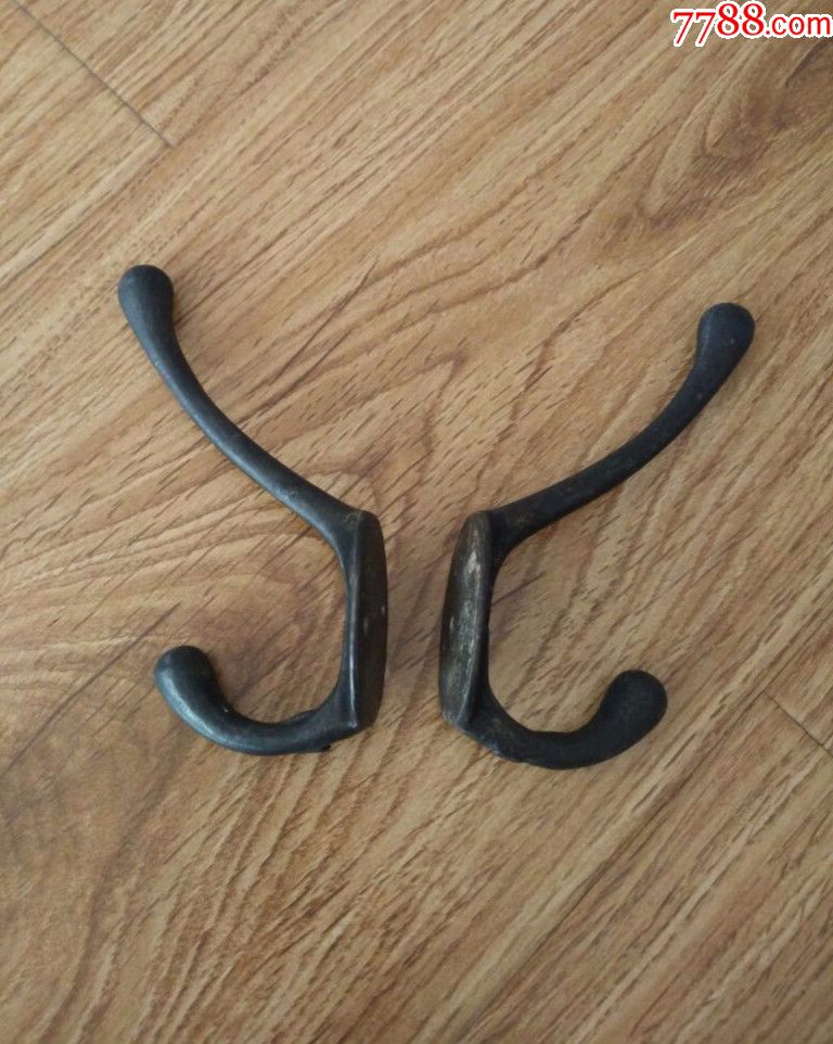 铁衣服挂钩又一对