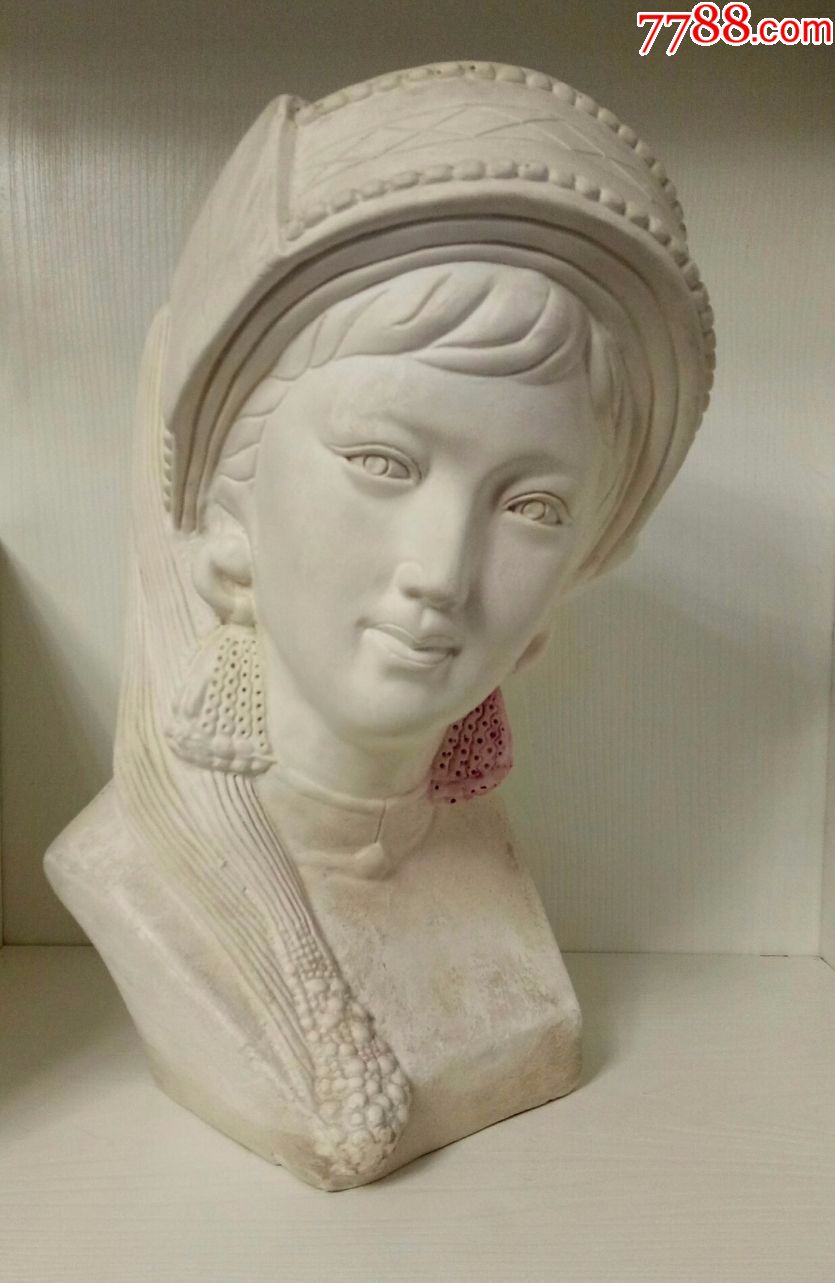 阿诗玛塑像稀少