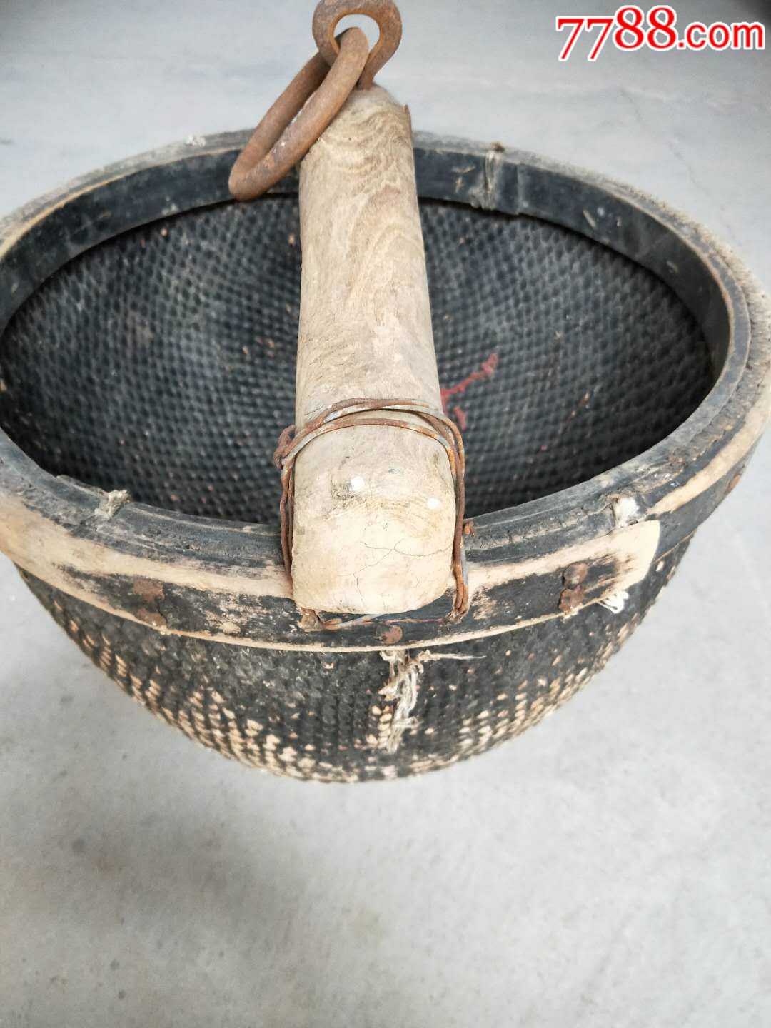 以前提水用的水斗民俗物件