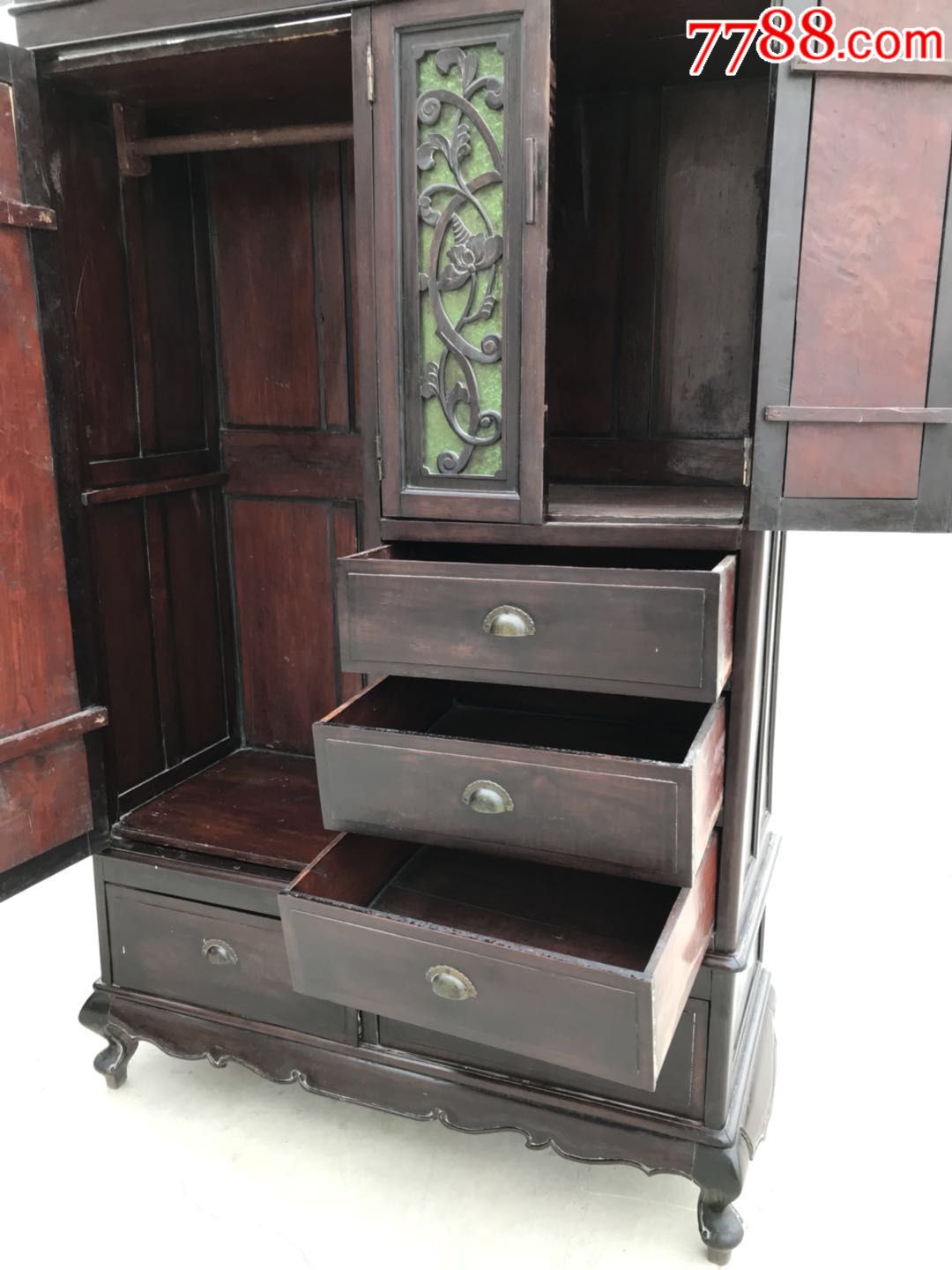 民国时期海派老红酸枝大衣柜一个.雕刻精细,包浆浑厚,纹理清晰.