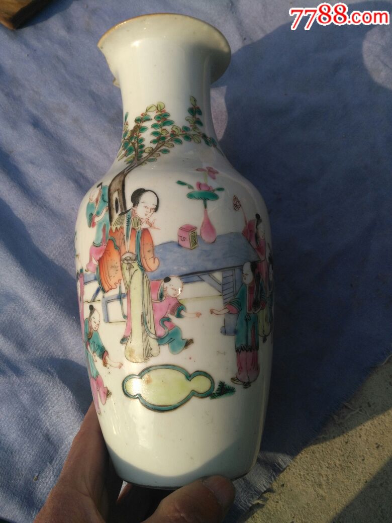 同治粉彩人物赏瓶